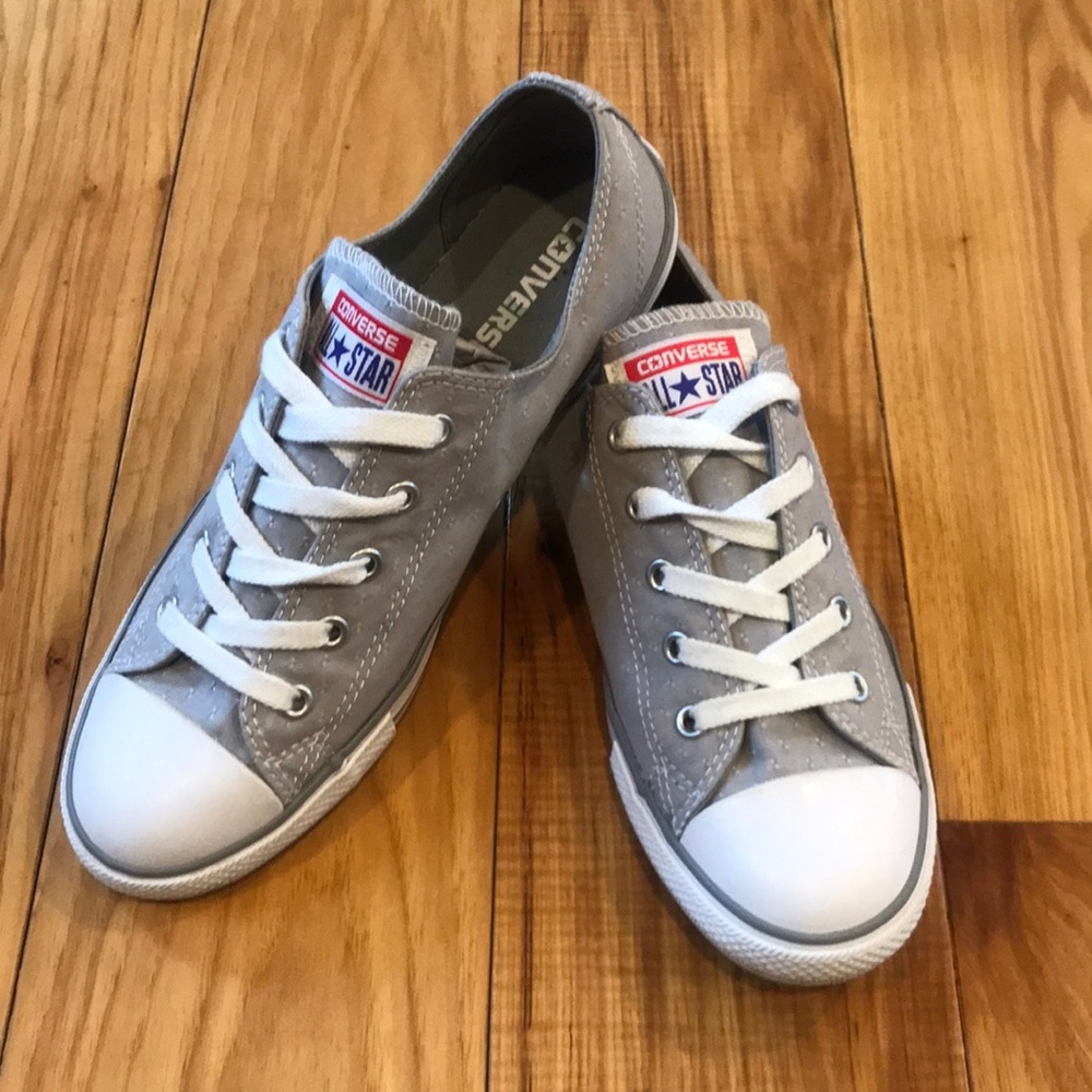 Light grey islet converse, size 8! Only worn once.